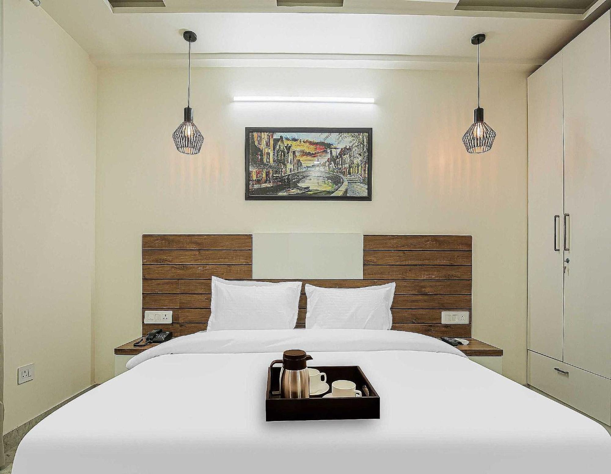 Hotel Maharaja Palace Gurgáon Kültér fotó